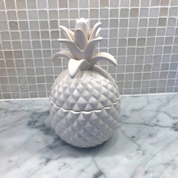 Other - Pineapple decor